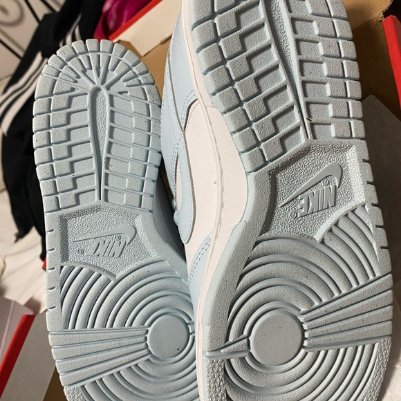 Nike Blue and White Sneakers Low-Top Design - Picture 3 of 14